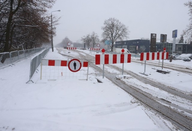 W sobotę, 30 stycznia, wiadukt przy ulicy Struga/Kozienickiej został zamknięty dla samochodów. Konstrukcja zostanie całkowicie zburzona.