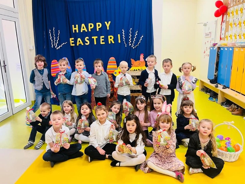 Wielkanoc w Przedszkolu Edu Kids w Bogdanowie. Szukanie zająca, pieczenie babeczek i śniadanie wielkanocne