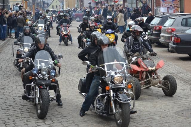 Rozpoczęcie sezonu motocyklowego. Najpierw modlitwa i święcenie, a później parada ulicami Bytowa