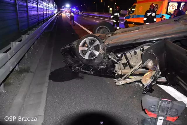 W piątek, tuż przed godziną 22.30, wydarzył się groźny wypadek na S5 w Zielonce pod Bydgoszczą. Doszło do dachowania.

Na następnych stronach więcej zdjęć z wypadku udostępnionych przez OSP Brzoza

Makabryczny wypadek w Brześciu Kujawskim. Samochód ciężarowy przejechał po mężczyźnie - Wideo z monitoringu
