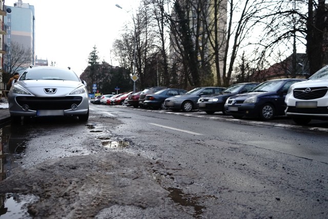 Po zimie drogi nie wyglądają najlepiej. Miasto przeznacza na ich załatanie więcej, niż w poprzednich latach