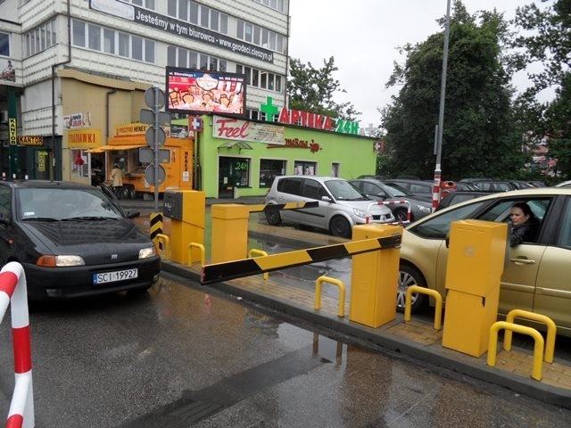 Parkowanie w centrum handlowym: w cieszyńskim Kauflandzie za...