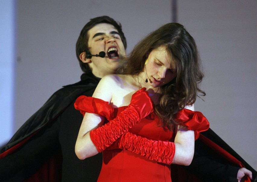 Taniec wampirów, musical wystawiony na deskach auli legnickiego I LO, zdjęcia