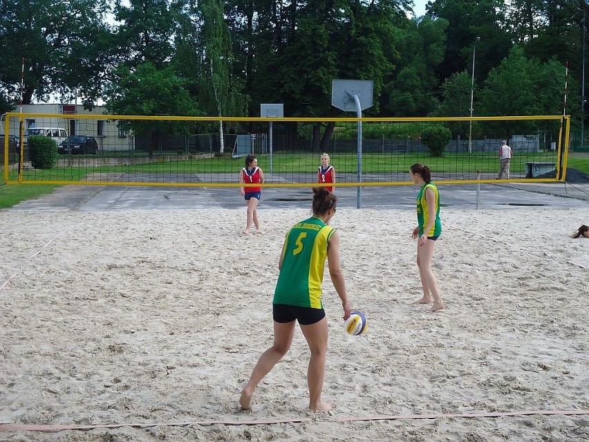 Mistrzostwa strefy jeleniogórskiej chłopców i dziewcząt w siatkówce plażowej