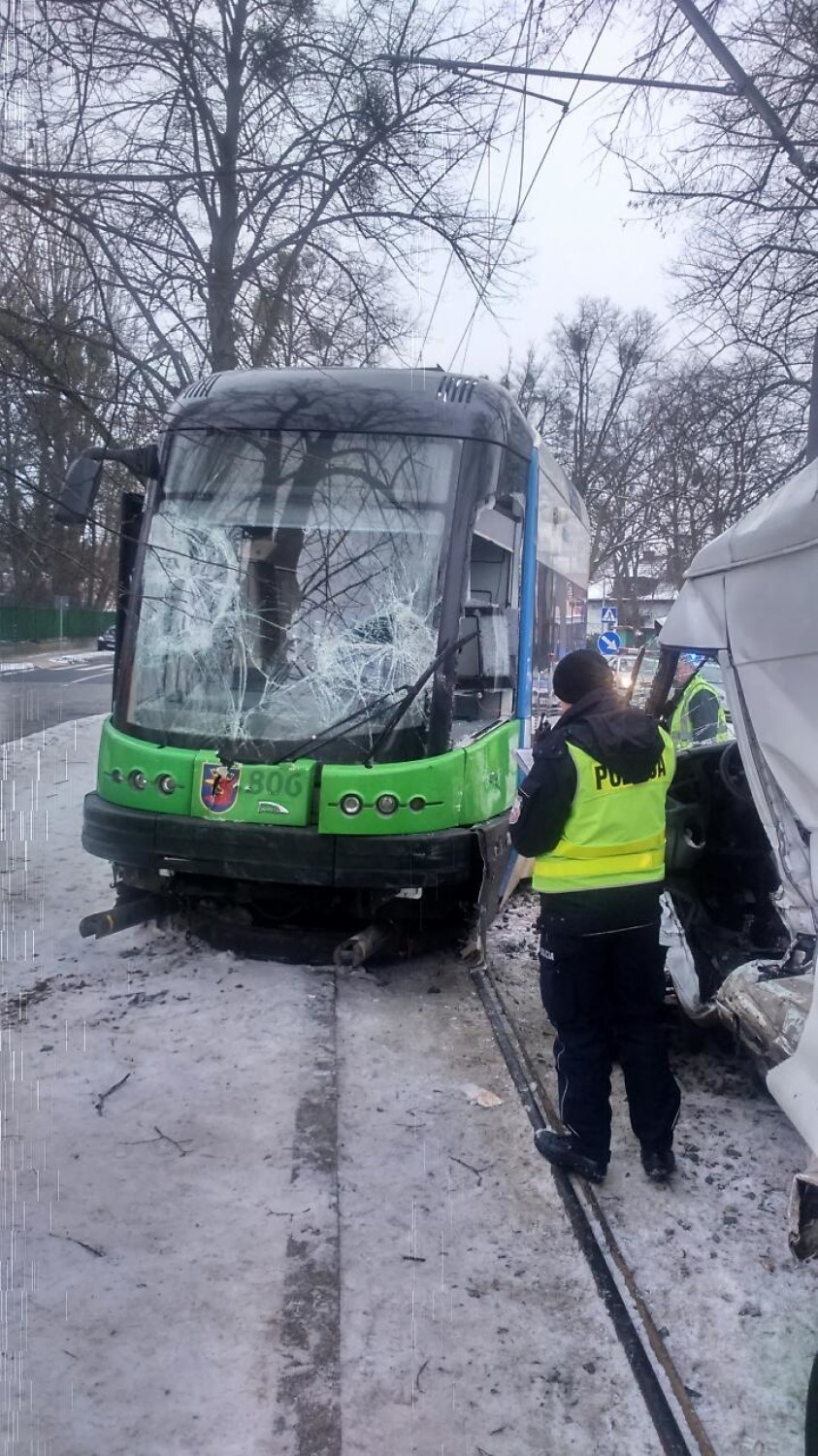 Zderzenie tramwaju i busa na ul. Żołnierskiej. Problemy w komunikacji 