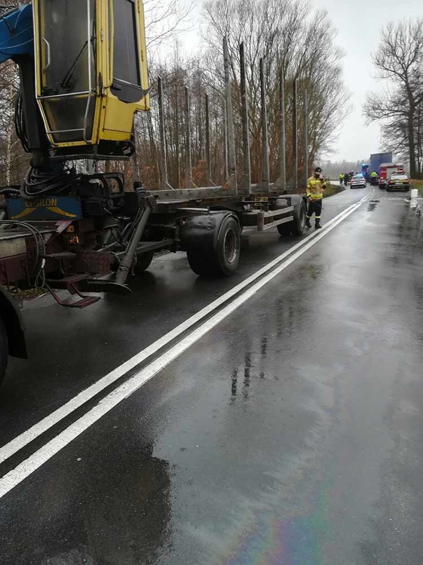 Do zdarzenia ciężarówek doszło w piątek, 7 grudnia, na...