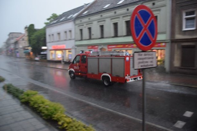 Na miejsce zdarzenia pojechały straż pożarna, pogotowie i policja.