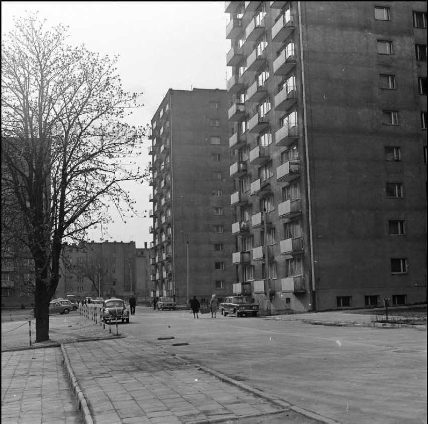 Bloki typu "Bonin" na placu Teatralnym w Opolu. Rok 1973.