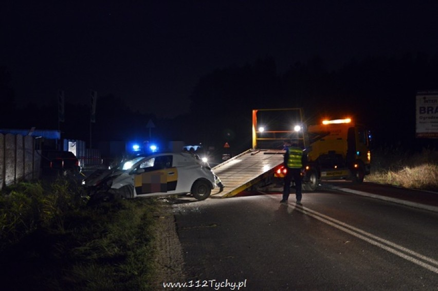 Wypadek w Lędzinach: Auto dachowało na Lędzińskiej