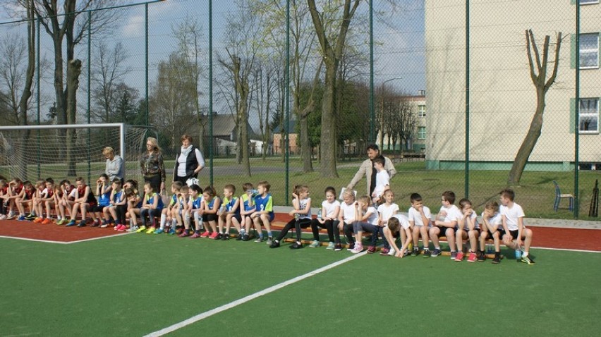 I Międzyszkolne Zawody Lekkoatletyczne w SP 6 w Zduńskiej Woli [zdjęcia]