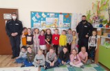 Spotkanie przedszkolaków z policjantami w Grodkowie. Funkcjonariusze rozmawiali z dziećmi o bezpieczeństwie