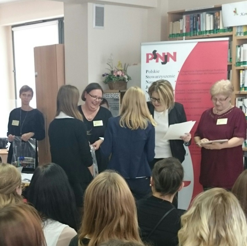I LO w Kaliszu: Uczennice wzięły udział w konkursie pięknego czytania