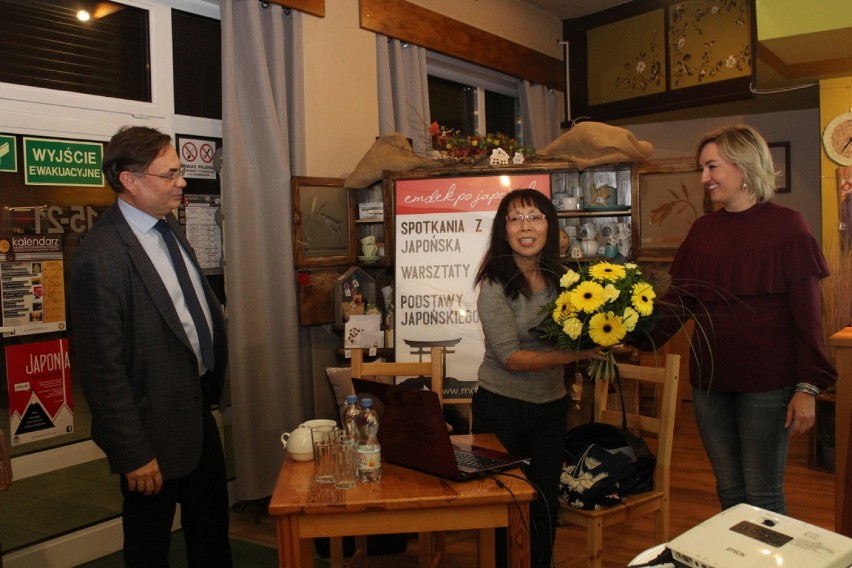 Lubliniec: mieszkańcy mieli okazję poznać Japonkę Akemi Yasuharę, która w MDK uczy swojego ojczystego języka i japońskich zwyczajów ZDJĘCIA