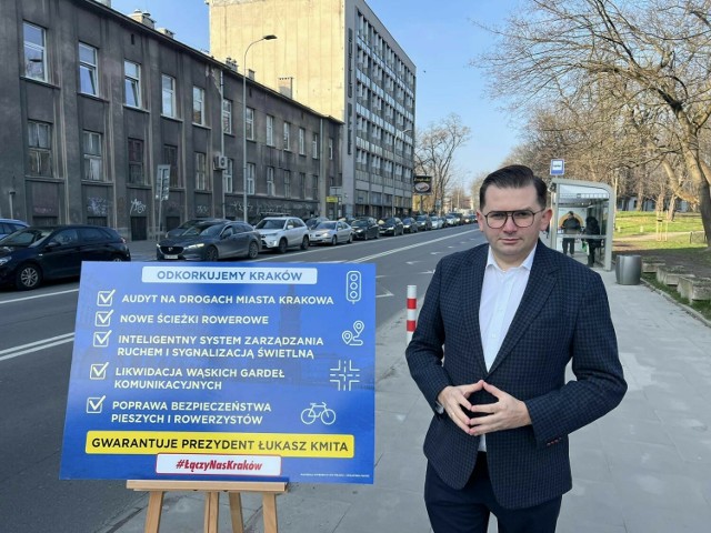 Łukasz Kmita, kandydat PiS na prezydenta Krakowa, opowiadał o komunikacyjnych absurdach i przedstawił transportowe rozwiązania dla miasta.