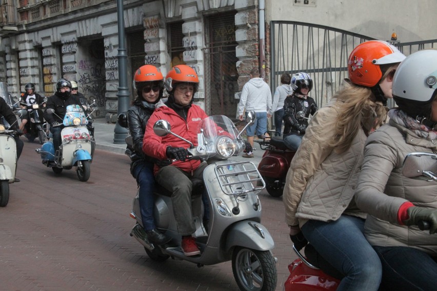 Parada skuterów Vespa przejechała ulicami Łodzi