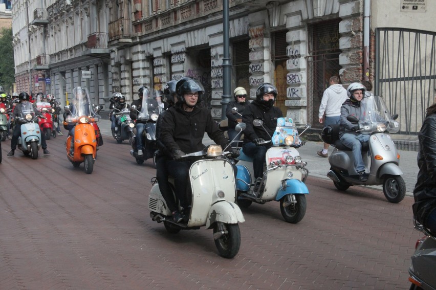 Parada skuterów Vespa przejechała ulicami Łodzi