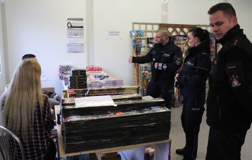 Policja sprawdza sprzedawców fajerwerków w Szczecinie