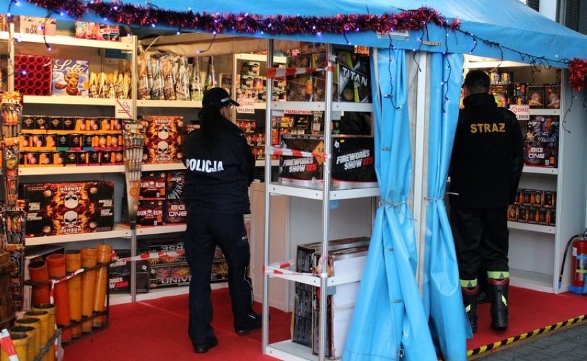 Policja sprawdza sprzedawców fajerwerków w Szczecinie
