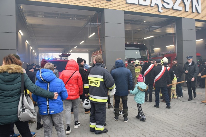 Zwiedzanie nowej remizy strażackiej - Gminnego Centrum...