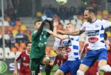 Podbeskidzie - Miedź Legnica 2:1. Kibice i piłkarze nie przestraszyli się deszczu