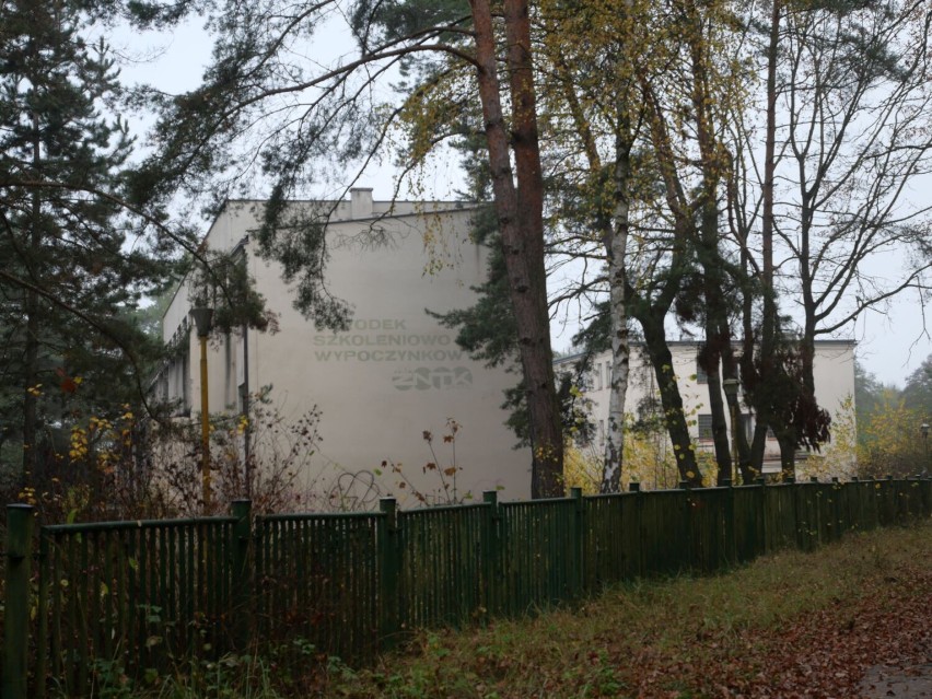 Ośrodek Wypoczynkowy ZNTK w Skokach niegdyś przyciągał tłumy. W rotundzie odbywały się kultowe imprezy. Jak obiekt wygląda teraz?