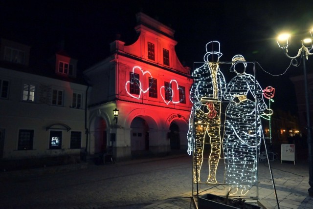 W wyjątkowy walentynkowy wieczór, 14 lutego na rynku Starego Miasta w Sandomierzu odbyło się słuchowisko walentynkowe pt. "Dajmy się zaskoczyć miłości…