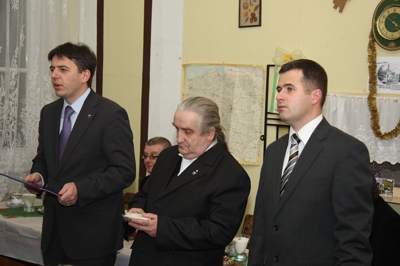 Od prawej: Robert Malecki, ks. Edward Wala, Sławomir Kapica