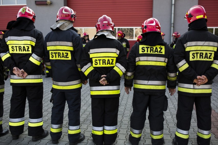 Pensja strażaka obejmuje zasadnicze wynagrodzenie plus...