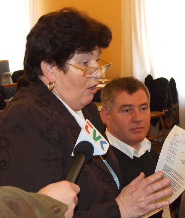 Teresa Pieńkowska z Gaszyna chwali radnych za "pójście po rozum do głowy". Uchwała dotycząca wiatraków budzi jednak wątpliwości natury prawnej