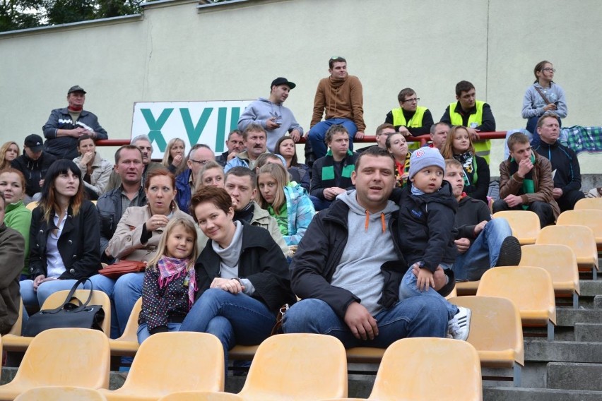 Kibice ŻKS ROW Rybnik na ostatnim meczu w II lidze.