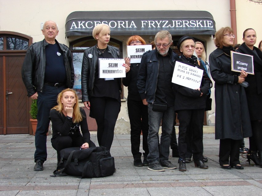 "Czarny Protest" w Małopolsce. Zobacz zdjęcia transparentów [ZDJĘCIA, WIDEO]