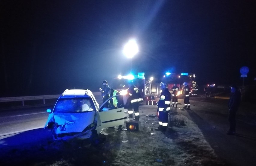 Gmina Skoki: Groźny wypadek na trasie wojewódzkiej 196. Gdy do kierowcy dotarli policjanci był nietrzeźwy  [ZDJĘCIA]