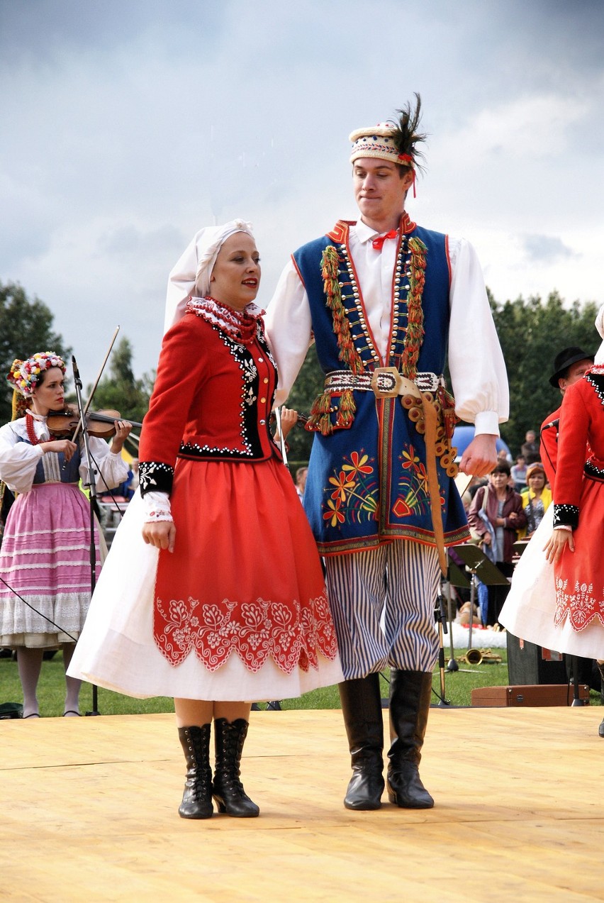 ŚREM - Świeckie i ludowe obrzędy na wielkopolskich dożynkach. ZOBACZ ZDJĘCIA I FILM