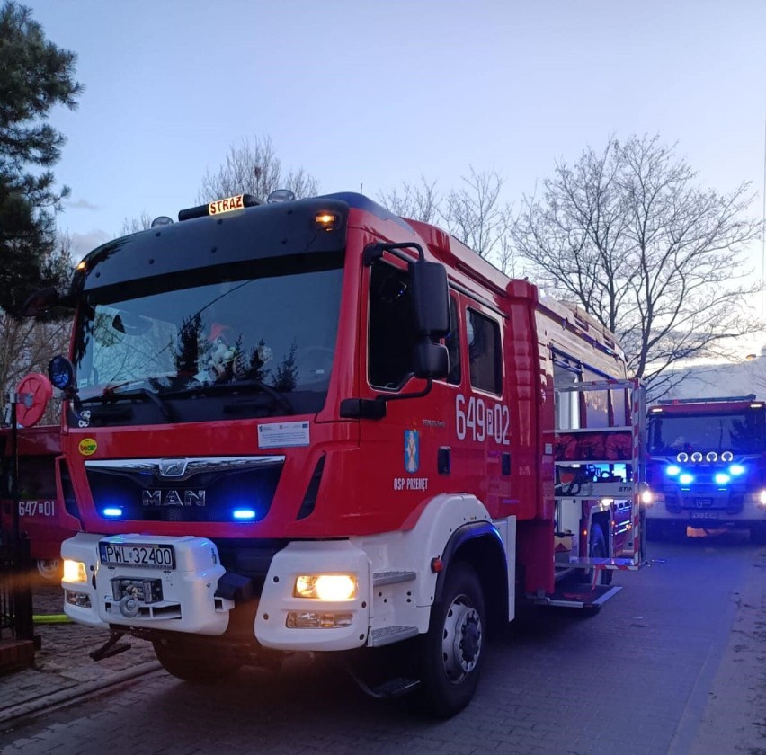 Pożar kotłowni w miejscowości Bucz. Na miejscu pracowało 5 jednostek straży pożarnej