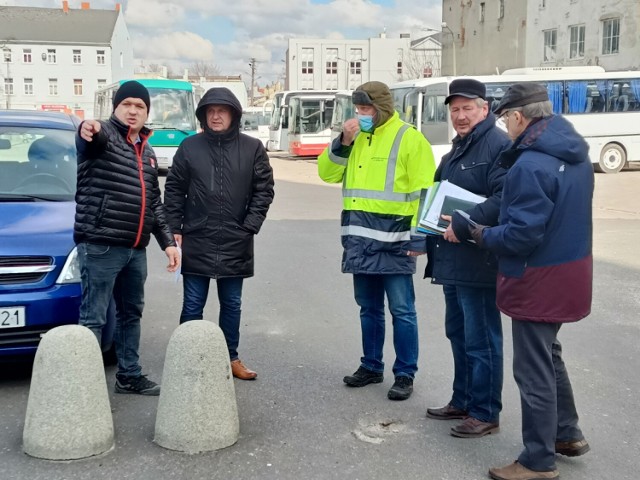 Przekazanie wykonawcy placu budowy Powiatowego Centrum Przesiadkowego w Piotrkowie i wizualizacje inwestycji