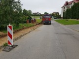 Nowy chodnik powstanie w Opatowie. To spore udogodnienie dla mieszkańców [ZDJĘCIA]