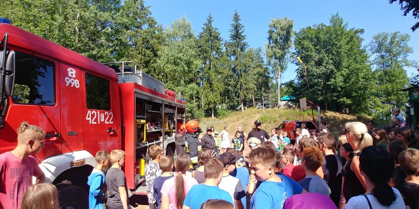 Świebodzińscy strażacy dbają o bezpieczny wypoczynek dzieci i młodzieży. Kontrolują leśne bazy i obozowiska [zdjęcia]
