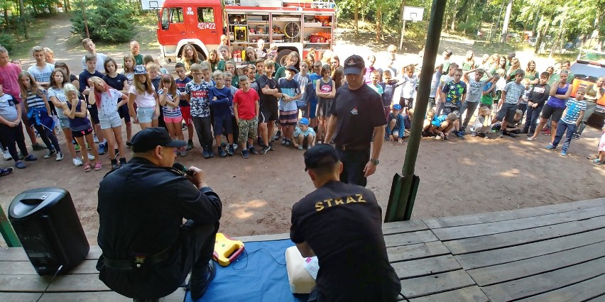 Świebodzińscy strażacy dbają o bezpieczny wypoczynek dzieci i młodzieży. Kontrolują leśne bazy i obozowiska [zdjęcia]