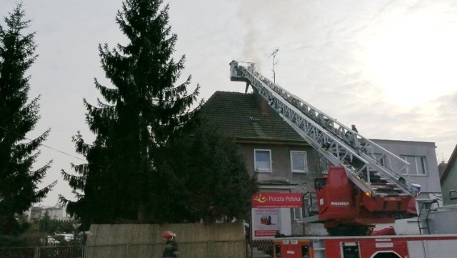 Na Okulickiego trwa akcja dogaszania komina w którym zapaliła się sadza - informuje nasz Internauta Mirosław, który przysłał nam zdjęcia na alarm@gs24.pl.