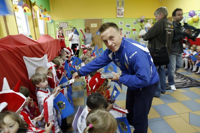 Przedszkolaki kibicują wspólnie z Miedzią (ZDJĘCIA)