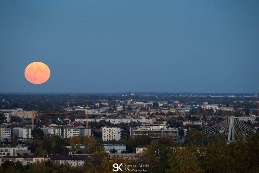 Kraków w blasku krwawego księżyca. Niesamowite zdjęcia!