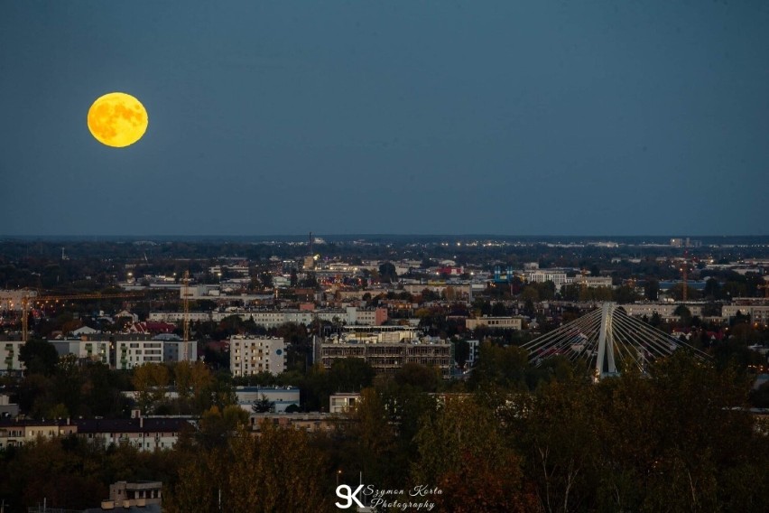 Kraków w blasku krwawego księżyca. Niesamowite zdjęcia!