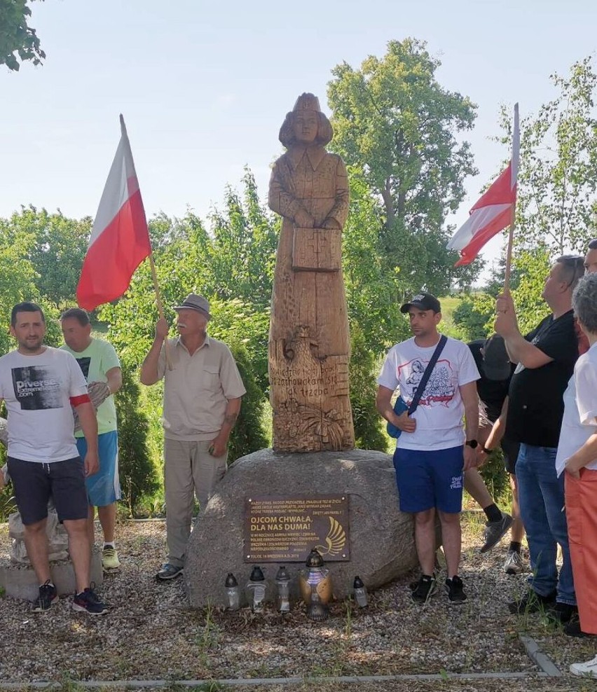 Uczestnicy rajdu rowerowego z Elbląga do Tulic uczcili pamięć Zdzisława Badochy