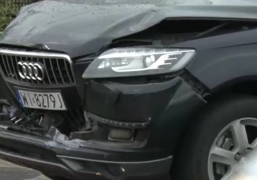 Wypadek samochodu Beaty Szydło w Imielinie [ZDJĘCIA]. Kolumna rządowa nie wyhamowała przed przejściem