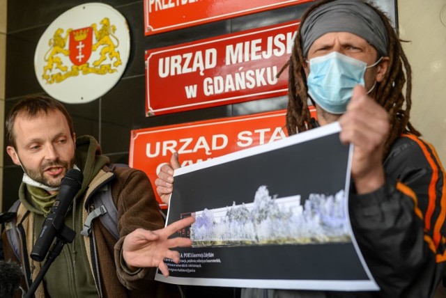 Inicjatywa Zielona Fala - Trójmiasto złożyła podpisy przeciwko planom zabudowy fragmentu Pasa Nadmorskiego w gdańskim Brzeźnie w okolicach molo