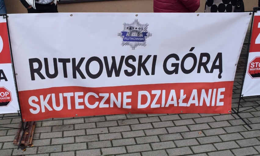 Stowarzyszenie Stop Wiatrakom Nowe Skalmierzyce powstrzymało budowę fermy wiatraków.