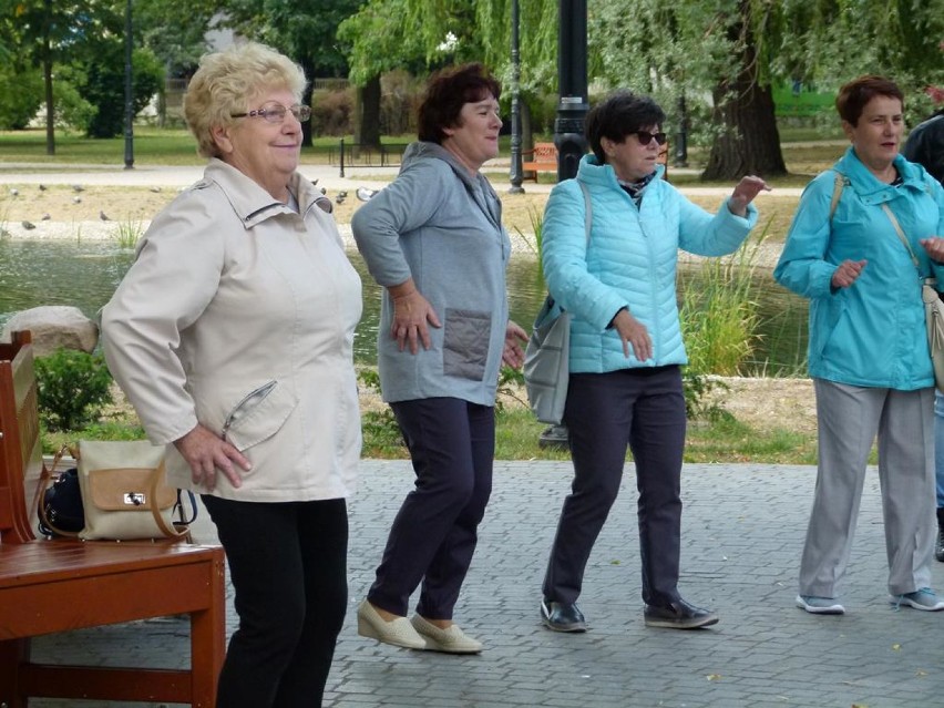 Zduńska Wola. "Wiosenny" piknik dla seniorów w Parku Miejskim