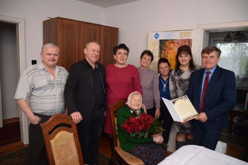 Pani Marianna Szkop z gminy Koziegłowy skończyła 100   lat ZDJĘCIA