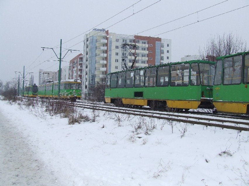 Kórnicką nie jeżdżą tramwaje! Ciężarówka przejeżdżająca...