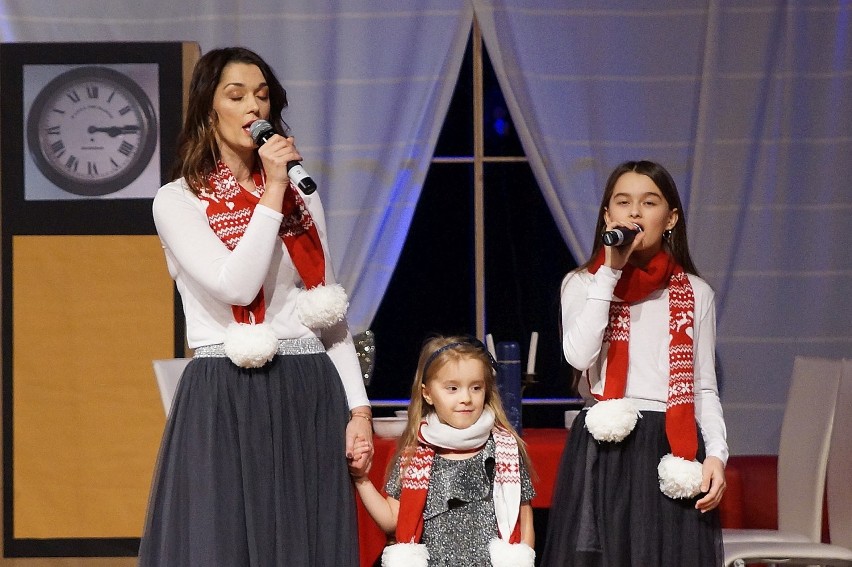 Koncert świąteczno - noworoczny w Opocznie. Wystąpili młodzi artyści ze Studia Piosenki TON [zdjęcia]